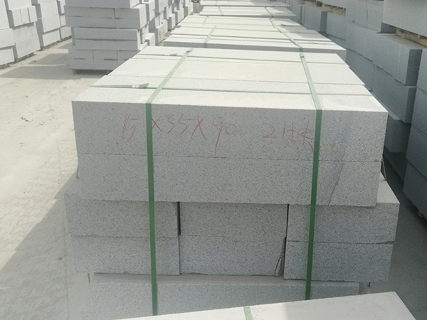 白麻路邊石